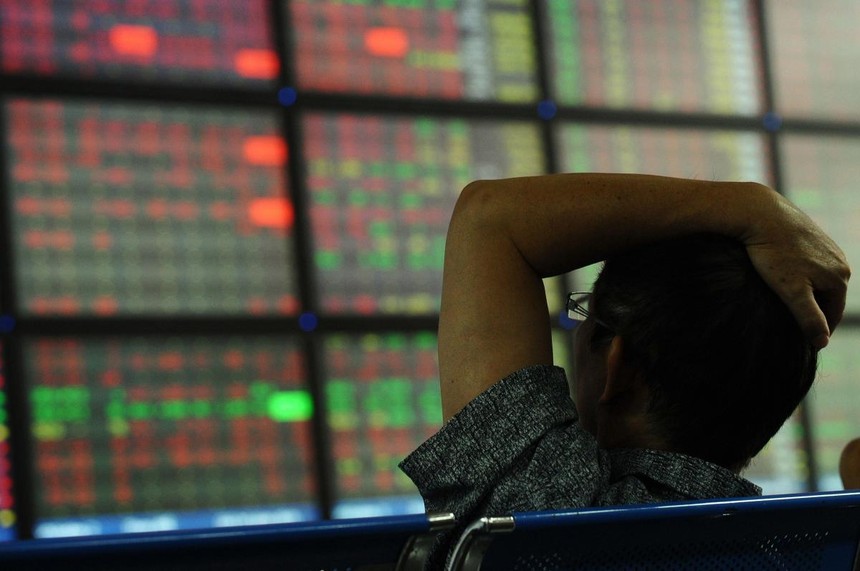 Bloomberg: Chứng khoán Việt Nam tiếp tục là thị trường giảm mạnh nhất toàn cầu, tình hình trầm trọng hơn