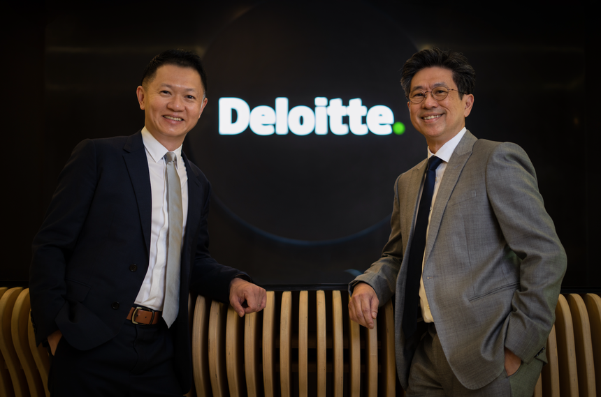 Ông Eugene Ho (bên trái) sẽ trở thành CEO Deloitte Đông Nam Á, kế nhiệm ông Philip Yuen (bên phải)