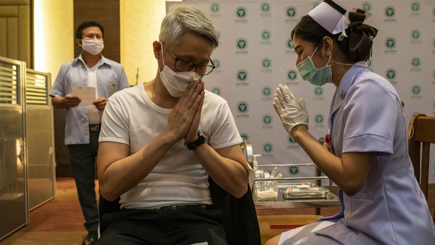 Thái Lan đã trở thành quốc gia châu Á đầu tiên ngừng sử dụng vắc xin Oxford-AstraZeneca