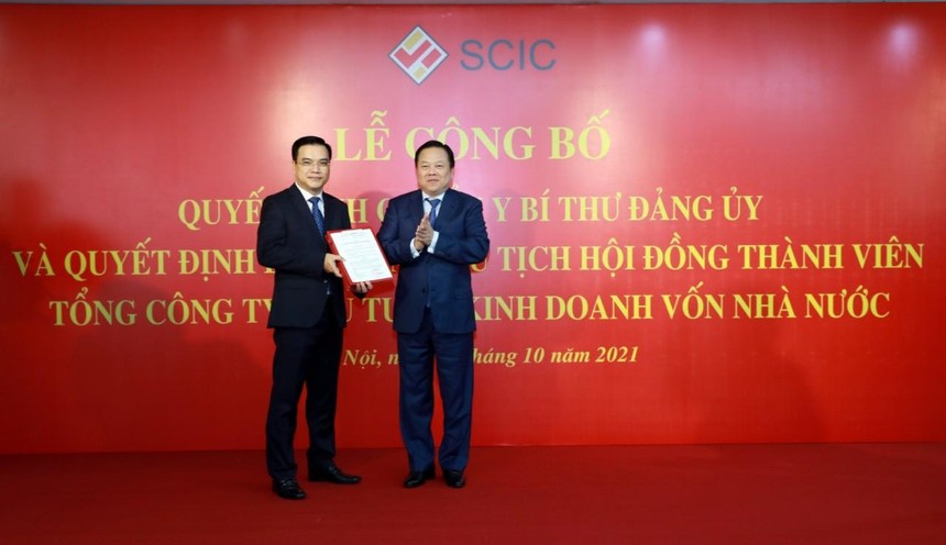 Ông Nguyễn Hoàng Anh trao Quyết định bổ nhiệm Chủ tịch HĐTV SCIC Nguyễn Chí Thành