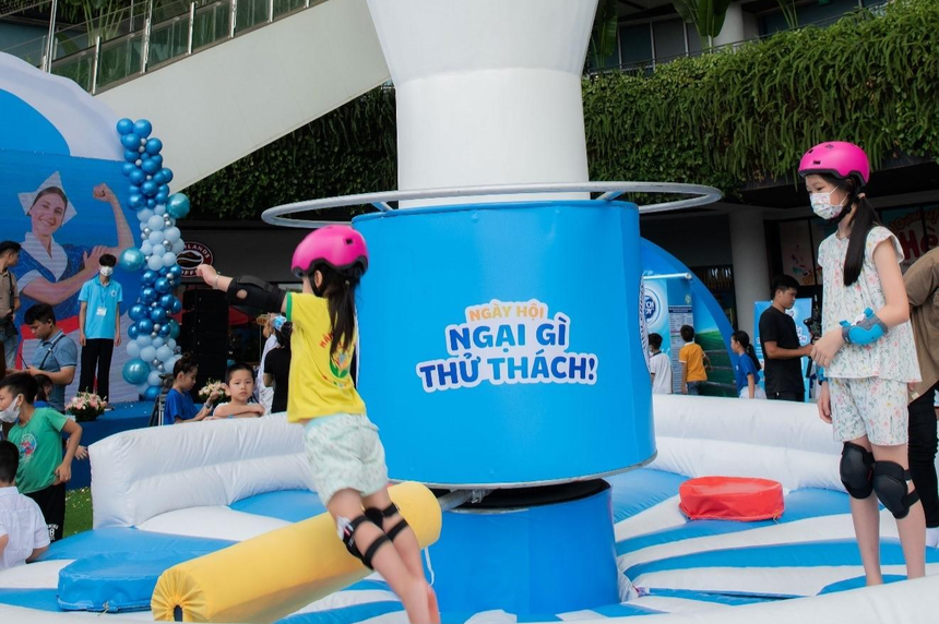Sữa cô gái Hà Lan tổ chức sân chơi “ngại gì thử thách” tại Hà Nội