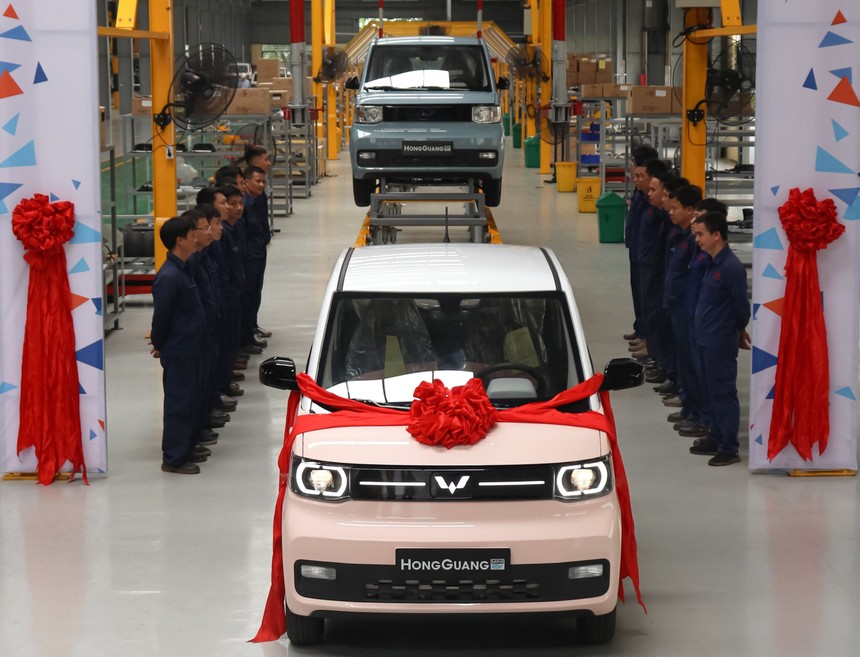 Ngày 24/5, chiếc ô tô điện mini đầu tiên của Việt Nam đã được xuất xưởng tại nhà máy xe điện của TMT Motors tại Hưng Yên