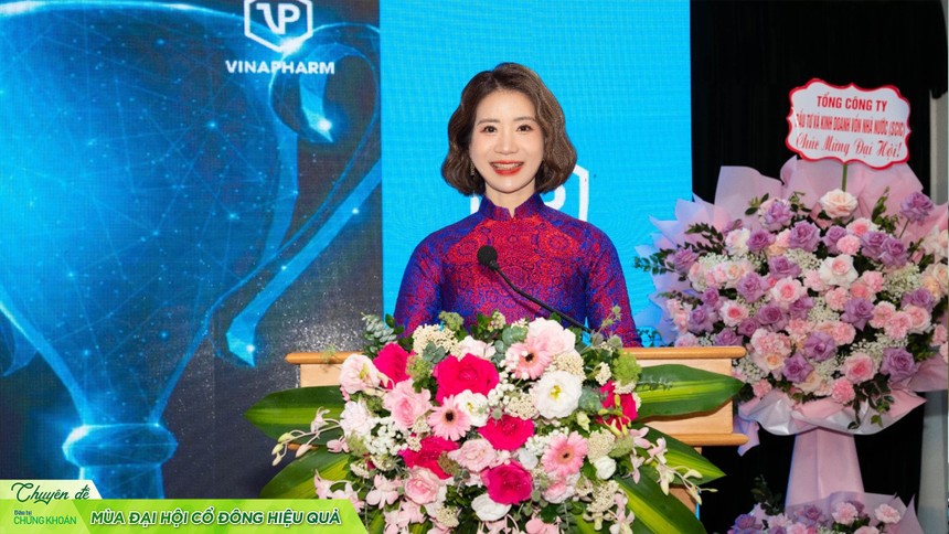 Bà Hàn Thị Khánh Vinh – Thành viên HĐQT, Tổng Giám đốc trình bày Báo cáo KQKD năm 2023 và KH năm 2024