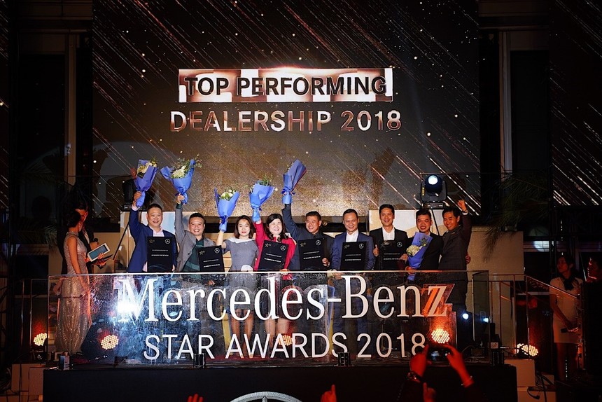 Mercedes-Benz Haxaco Điện Biên Phủ và Mercedes-Benz Võ Văn Kiệt đều đạt danh hiệu đại lý xuất sắc nhất.
