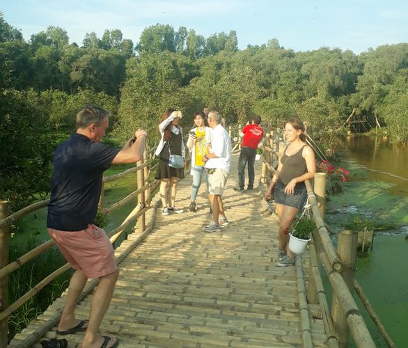 Cầu tre vạn bước Trà Sư- nơi trải nghiệm lý tưởng thu hút du khách