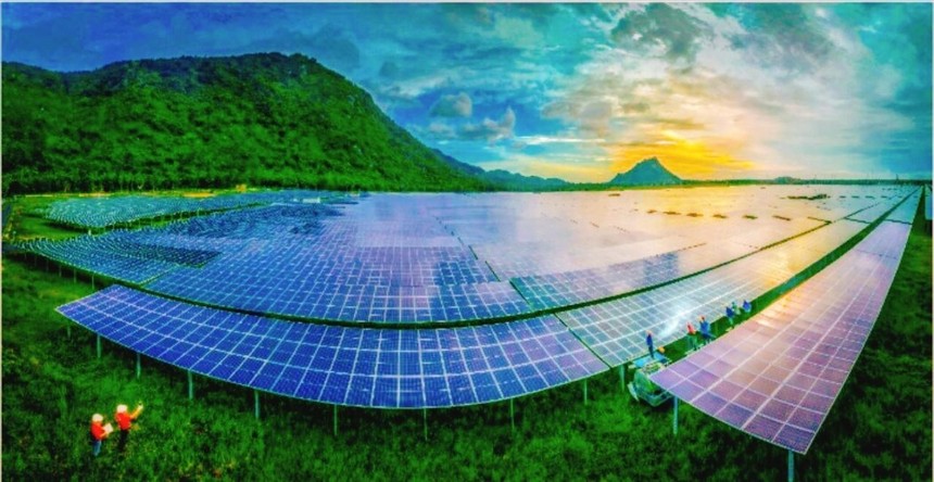 Mở cửa tham quan nhà máy điện mặt trời đẹp nhất Việt Nam