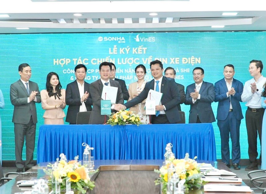 Tập đoàn Sơn Hà và VinES ký kết hợp tác toàn diện về pin xe điện.