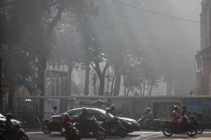 Sài Gòn mờ ảo trong sương mù