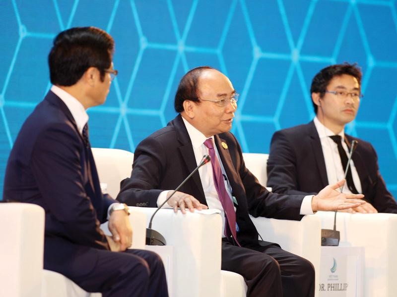 Thủ tướng Chính phủ Nguyễn Xuân Phúc trả lời câu hỏi của cộng đồng doanh nghiệp, nhà đầu tư tại VBS 2017