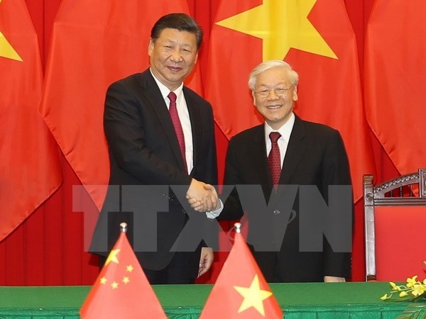 Tổng Bí thư Nguyễn Phú Trọng và Tổng Bí thư, Chủ tịch Trung Quốc Tập Cận Bình tại Lễ ký kết các văn kiện hợp tác giữa hai nước.