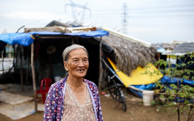 Cuộc sống không điện nước của xóm miền Tây ở Sài Gòn