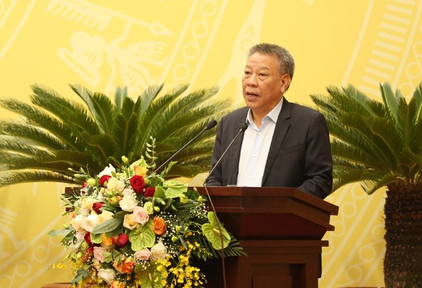Giám đốc Sở Văn hóa và Thể thao Tô Văn Động trình bày tờ trình tại kỳ họp