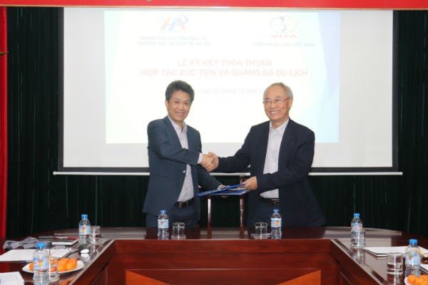 Đại diện Hiệp hội Du lịch Việt Nam và HPA tại lễ ký kết