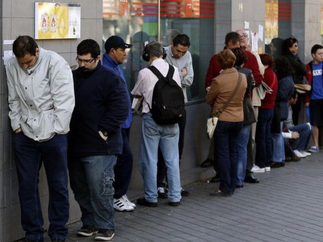 Những người chờ xin việc ở khu vực Eurozone. (Nguồn: CBC.ca)