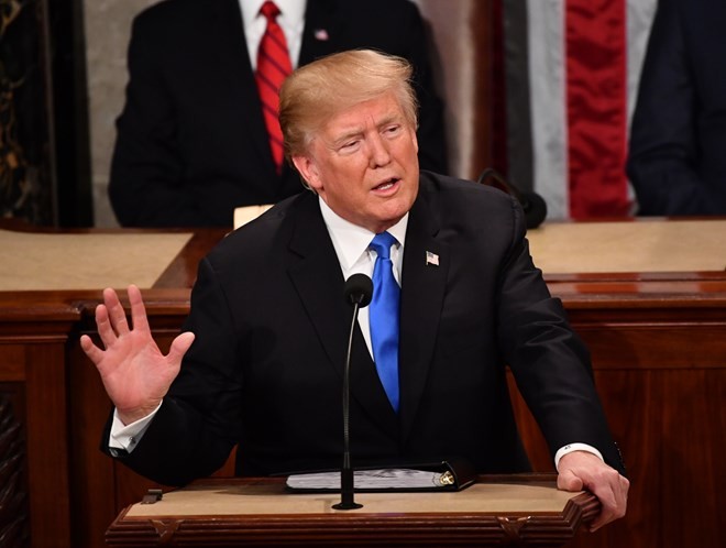 Tổng thống Mỹ Donald Trump đọc Thông điệp Liên bang 2018 trước lưỡng viện Quốc hội và các thành viên Chính phủ. (Nguồn: AFP/TTXVN).