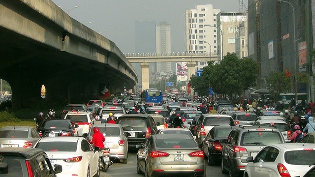 Những năm gần đây đường Vành đai 3 thường xuyên bị ùn tắc nghiêm trọng tại nút giao Nguyễn Xiển - Khuất Duy Tiến - Nguyễn Trãi