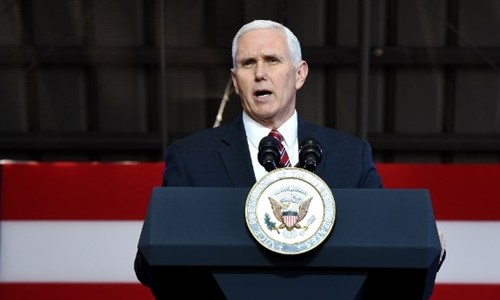Phó tổng thống Mỹ Mike Pence phát biểu tại căn cứ Yokota, ngoại ô Tokyo, Nhật Bản, ngày 8/2. Ảnh: AFP.