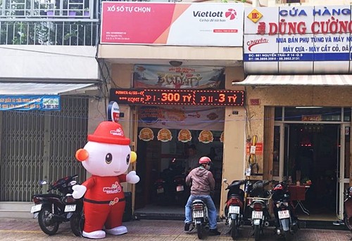 Cửa hàng Vietlott trên đường Nguyễn Trãi (quận 5) đã ba lần phát hành vé trúng độc đắc. Ảnh: Phương Đông.