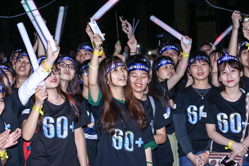 Khẩu hiệu cho Chiến dịch Giờ Trái đất tại Việt Nam năm 2018 là “Hôm nay tôi sống xanh hơn” (“Go more green”).