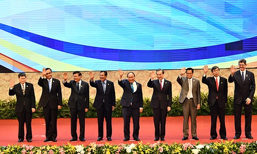 Lãnh đạo các nước GMS cùng các đối tác dự cuộc họp ngày 31/3 tại Hà Nội. Ảnh: Giang Huy.