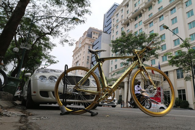 Cận cảnh xe đạp dát vàng “cực độc” giá bạc tỷ của đại gia Hà Nội