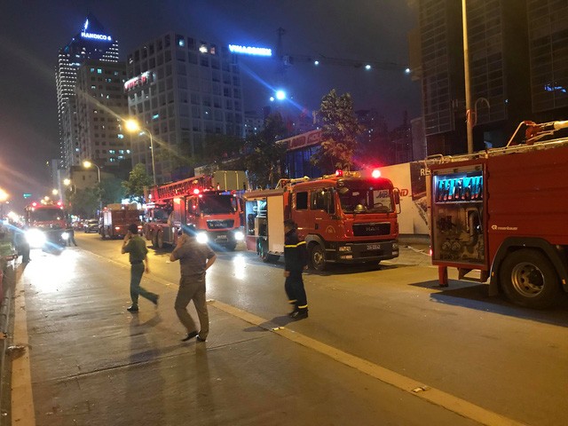 Hà Nội: Cháy toà nhà 25 tầng trên đường Lê Văn Lương