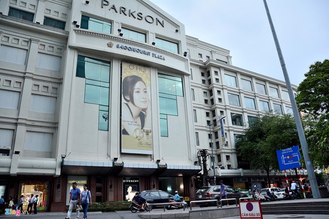 TTTM Parkson Hùng Vương, quận 5 trở thành một trung tâm mua sắm lớn của TP.HCM . Ảnh: Minh Thanh.