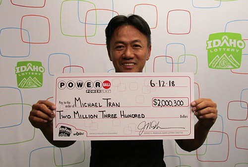 Ông Micheal Tran trúng giải 2 triệu USD sau 18 năm chỉ đánh 1 dãy số duy nhất. (Ảnh: Powerball).