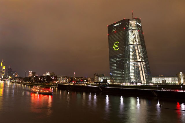 ECB quyết định sẽ ngừng mua trái phiếu và chấm dứt khoảng thời gian nới lỏng chính sách tiền tệ.
