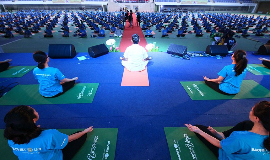 Gần 1.500 đồng diễn Yoga tại Hà Nội