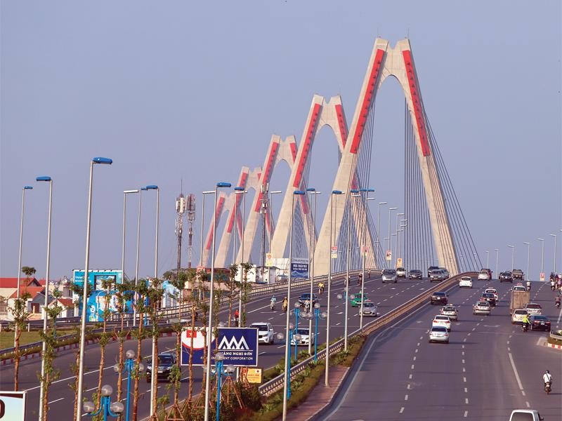 Cầu Nhật Tân - một trong các công trình sử dụng vốn vay ODA.