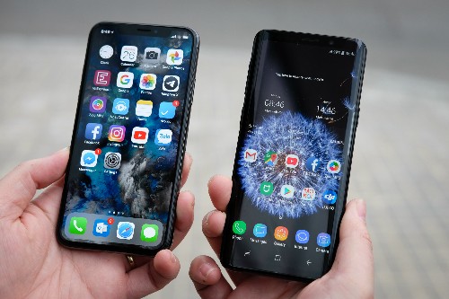 iPhone và Galaxy chạy đua giảm giá trong dịp hè.