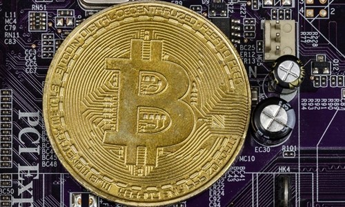 Giá Bitcoin tăng hơn 11% trong một ngày. Ảnh: AFP