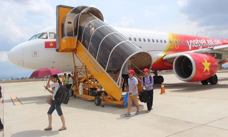 Vietjet là hãng hàng không đang khai thác các đường bay đi/đến cảng hàng không Tuy Hòa.