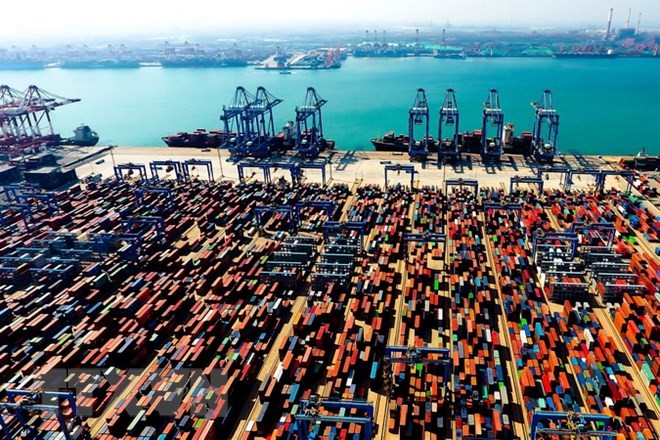 Một cảng hàng hóa ở Thanh Đảo, Sơn Đông, Trung Quốc. (Ảnh: THX/TTXVN).