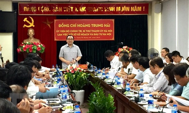 Bí thư Thành ủy Hà Nội Hoàng Trung Hải đã có buổi làm việc với Sở Kế hoạch và Đầu tư thành phố Hà Nội. (Ảnh: Nguyễn Thắng/TTXVN)