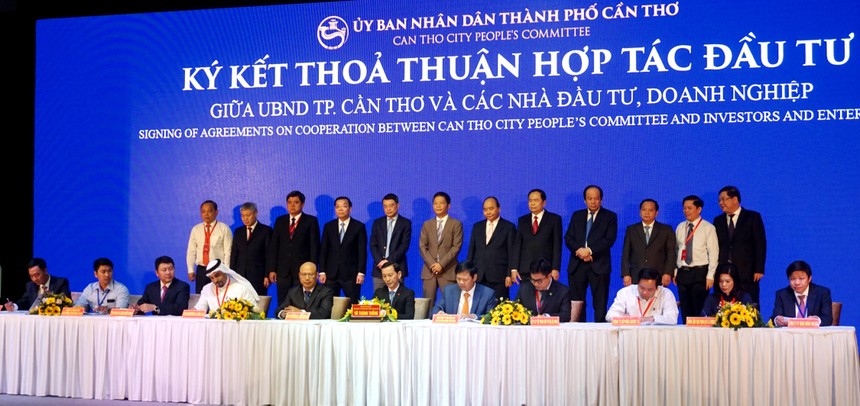 Lãnh đạo Vietjet ký kết thỏa thuận đầu tư vào thành phố Cần Thơ.