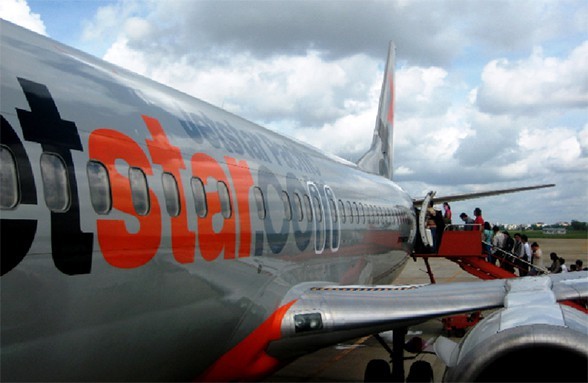 Nữ du khách nước ngoài bỏ quên 300 triệu đồng trên máy bay đã được trao trả lại.