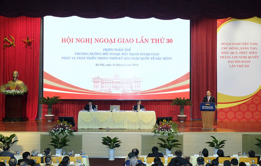 Thủ tướng Nguyễn Xuân Phúc phát biểu tại Phiên họp.