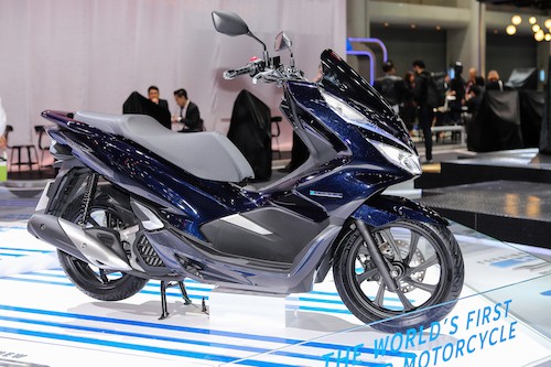 Honda PCX Hybrid từng được trưng bày tại triển lãm Bangkok hồi tháng 3.