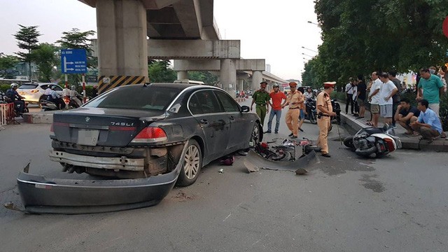 Hà Nội: Xe BMW gây tai nạn liên hoàn trên đường Nguyễn Trãi