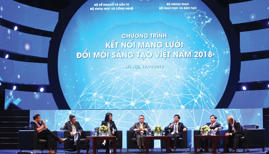 Các chuyên gia, nhà khoa học người Việt tại nước ngoài tham gia tọa đàm tại lễ Công bố Mạng lưới đổi mới sáng tạo Việt Nam.
