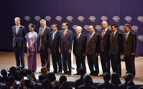 Lãnh đạo cấp cao các nước tham dự phiên khai mạc toàn thể WEF ASEAN (ảnh: Giang Huy/VnExpress)