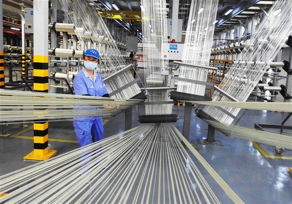 Một nhà máy sản xuất sợi carbon ở tỉnh Giang Tô, Trung Quốc. (Nguồn: AFP/TTXVN).