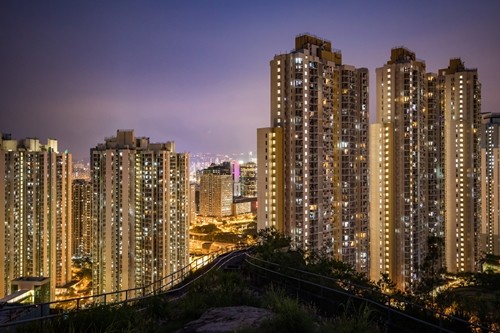 Các tòa nhà chung cư đông đúc tại Hong Kong. Ảnh: Bloomberg.