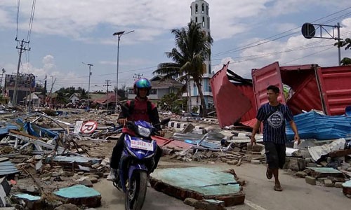 Khung cảnh hoang tàn sau động đất và sóng thần ở Palu. Ảnh: Reuters.