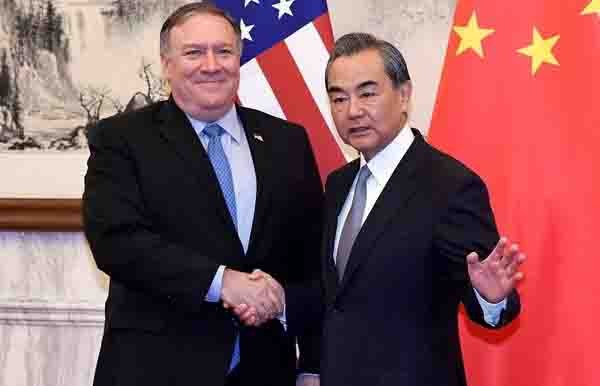Ngoại trưởng Mỹ Mike Pompeo và Ngoại trưởng Trung Quốc Vương Nghị. (Nguồn: Reuters).