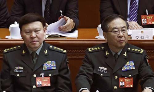 Trương Dương (trái) và Phòng Phong Huy, hai cựu tướng vừa bị khai trừ khỏi đảng Cộng sản Trung Quốc. Ảnh: AP.