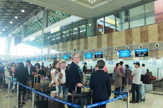 Sân bay Nội Bài có nguy cơ ùn tắc rất lớn về cả vận chuyển hàng hóa và hành khách vì vượt công suất thiết kế trong những năm tới. (Ảnh: Việt Hùng/Vietnam+).