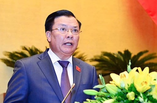 Bộ trưởng Bộ Tài chính Đinh Tiến Dũng phát biểu tại phiên họp Quốc hội chiều 22/10. Ảnh: Cổng thông tin Quốc hội.